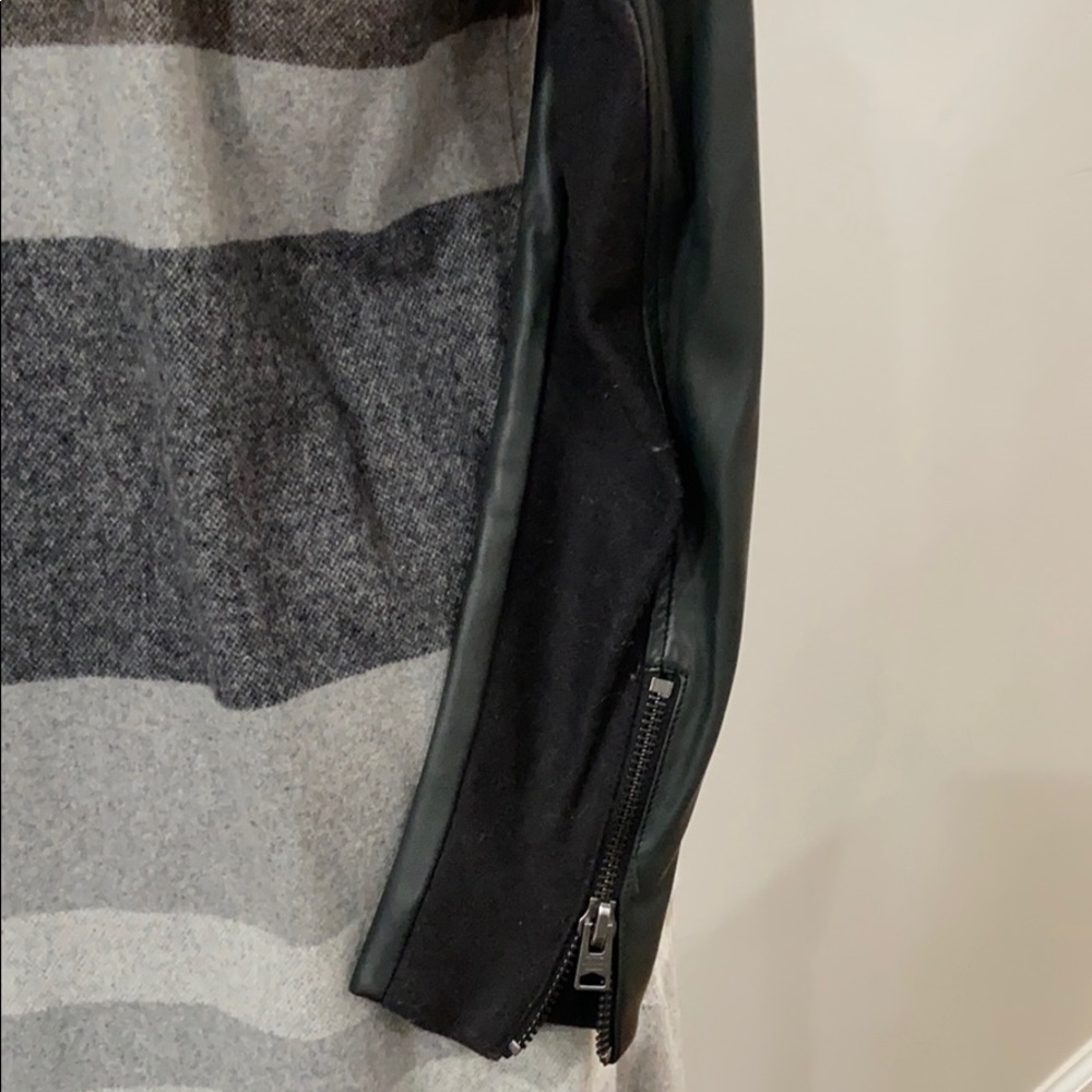 Coat - Picture 3 of 4
